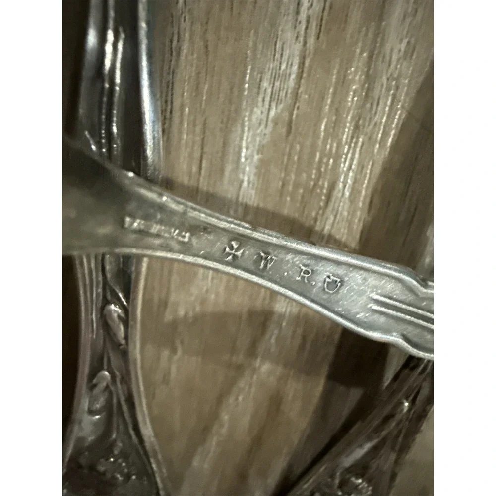 Vintage Set of 4 Carnation Silverplate 1908 by‎ Oneida Serving Tablespoon Spoons